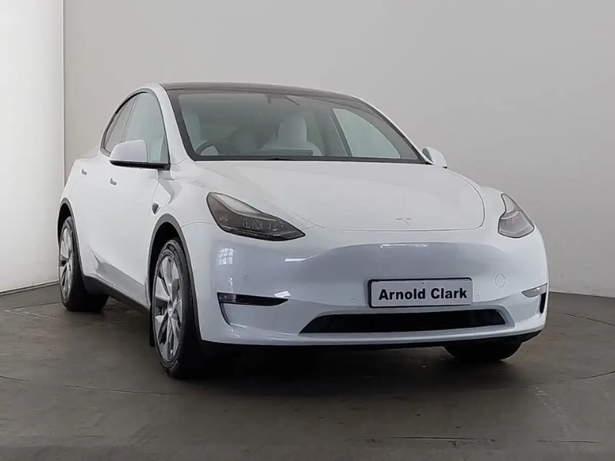 2022-tesla-model-y-e-long-range-big-0
