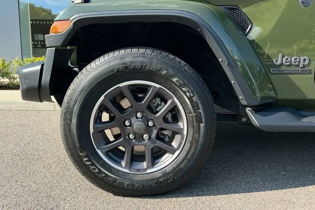 2021-jeep-wrangler-20-gme-80th-anniversary-5d-big-18