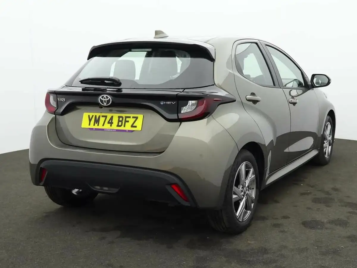 2024-toyota-yaris-15-vvt-i-icon-big-4