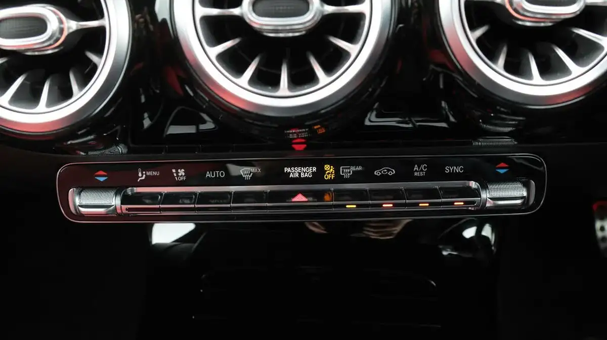 2020-mercedes-benz-cla-13-cla-180-amg-line-premium-coupe-4d-big-11
