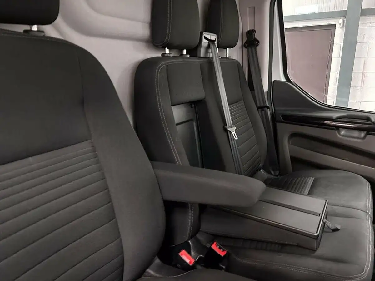 2023-ford-transit-custom-big-16