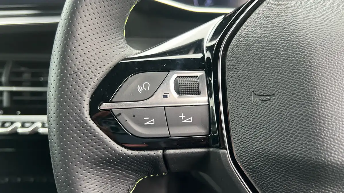 2024-peugeot-2008-suv-e-gt-136ps-50kwh-big-22