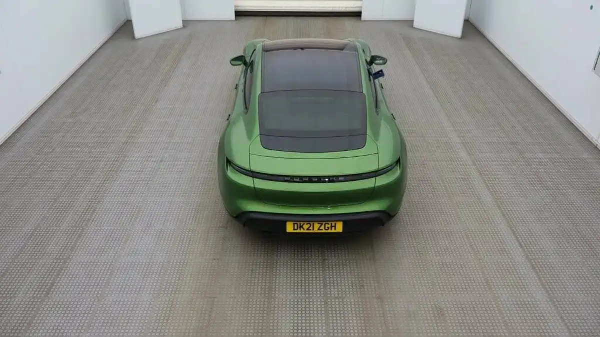 2021-porsche-taycan-e-base-476ps-performance-battery-plus-big-5