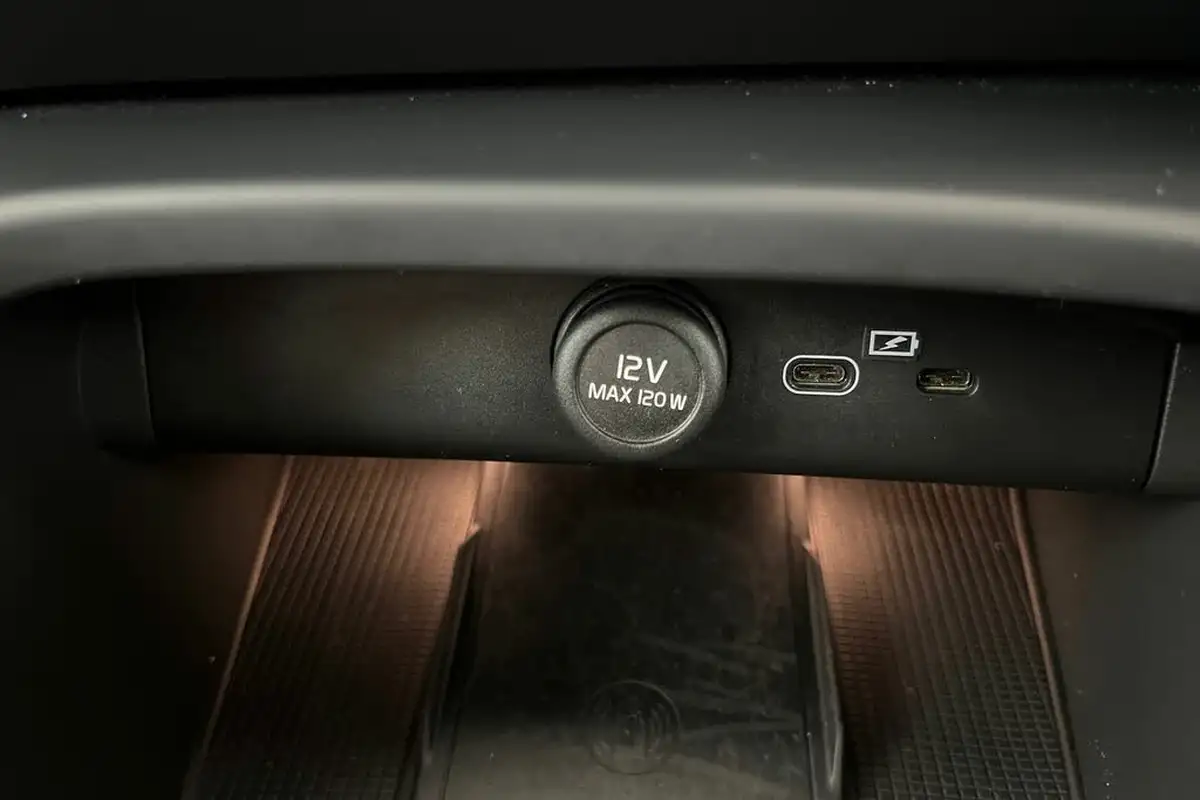 2022-volvo-c40-e-twin-recharge-pro-big-32