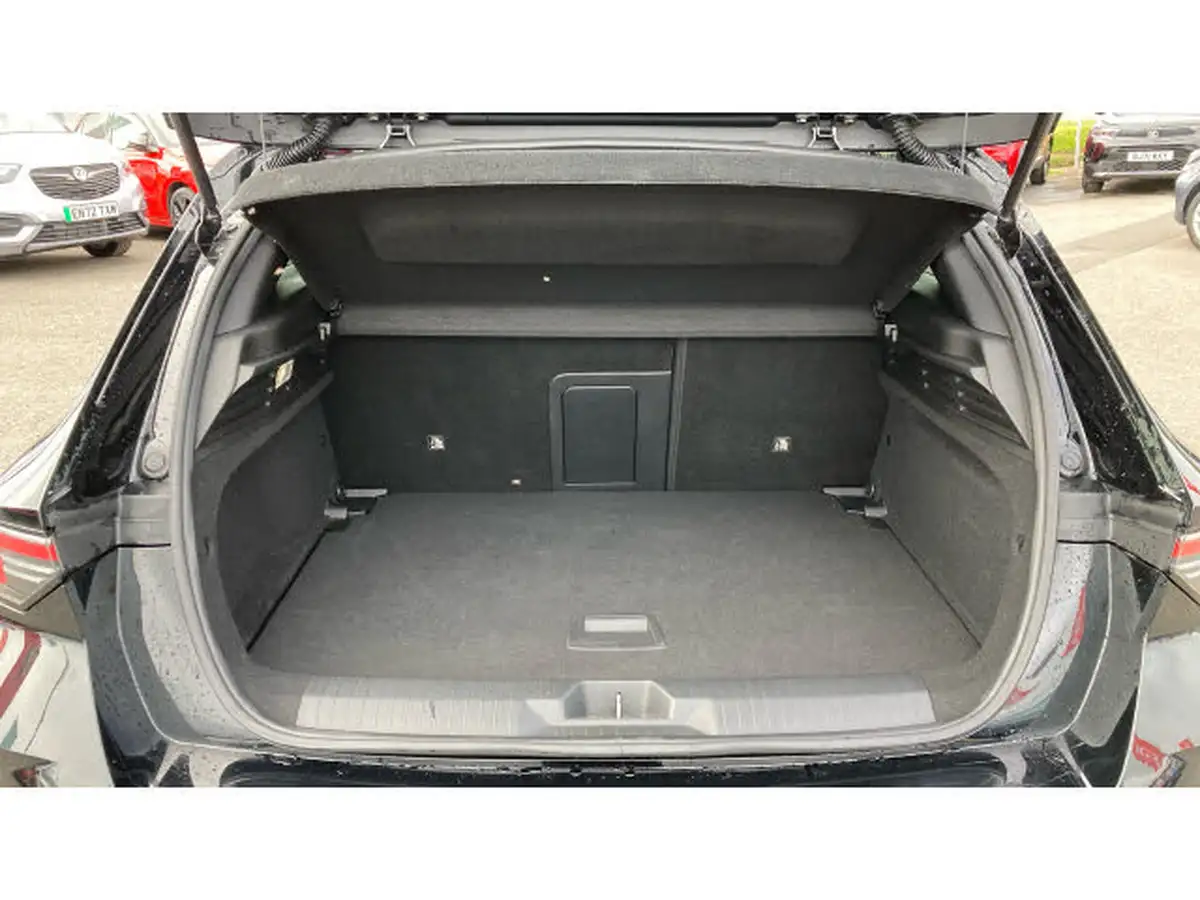 2022-vauxhall-astra-12-turbo-gs-line-hatchback-big-3