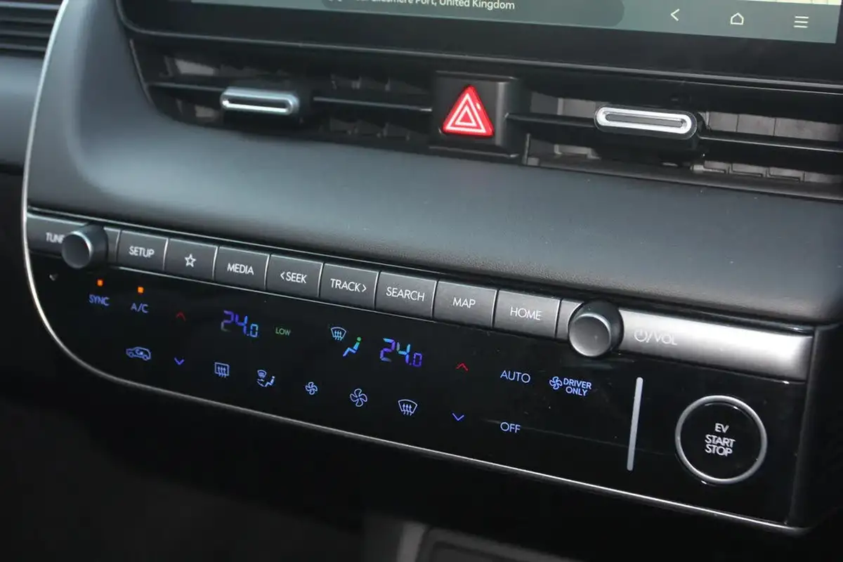 2024-hyundai-ioniq-5-e-ultimate-228ps-84kwh-tech-pack-max-rwd-big-32