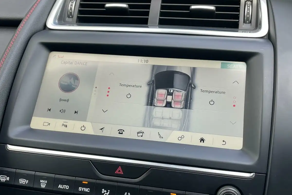 2019-jaguar-e-pace-20-i4d-chequered-flag-150ps-big-16