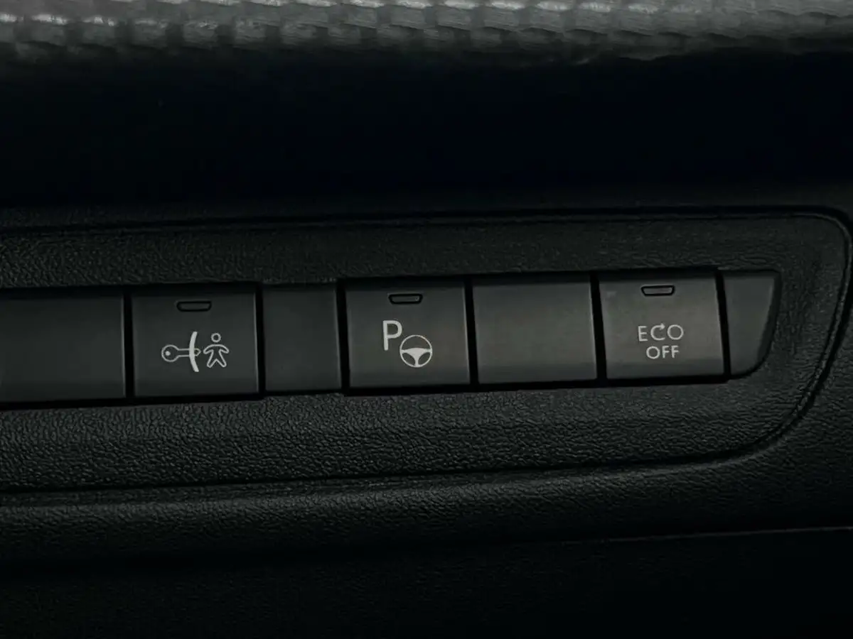2019-peugeot-208-12-puretech-tech-edition-82bhp-big-24