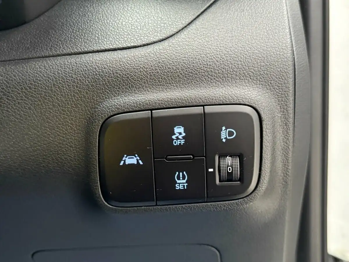 2020-hyundai-i10-12-se-connect-auto-big-28