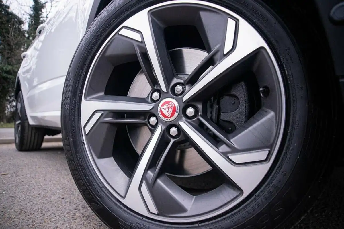 2021-jaguar-e-pace-20-d165-r-dynamic-se-big-38
