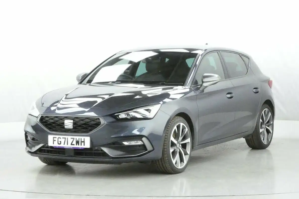 2022-seat-leon-big-3