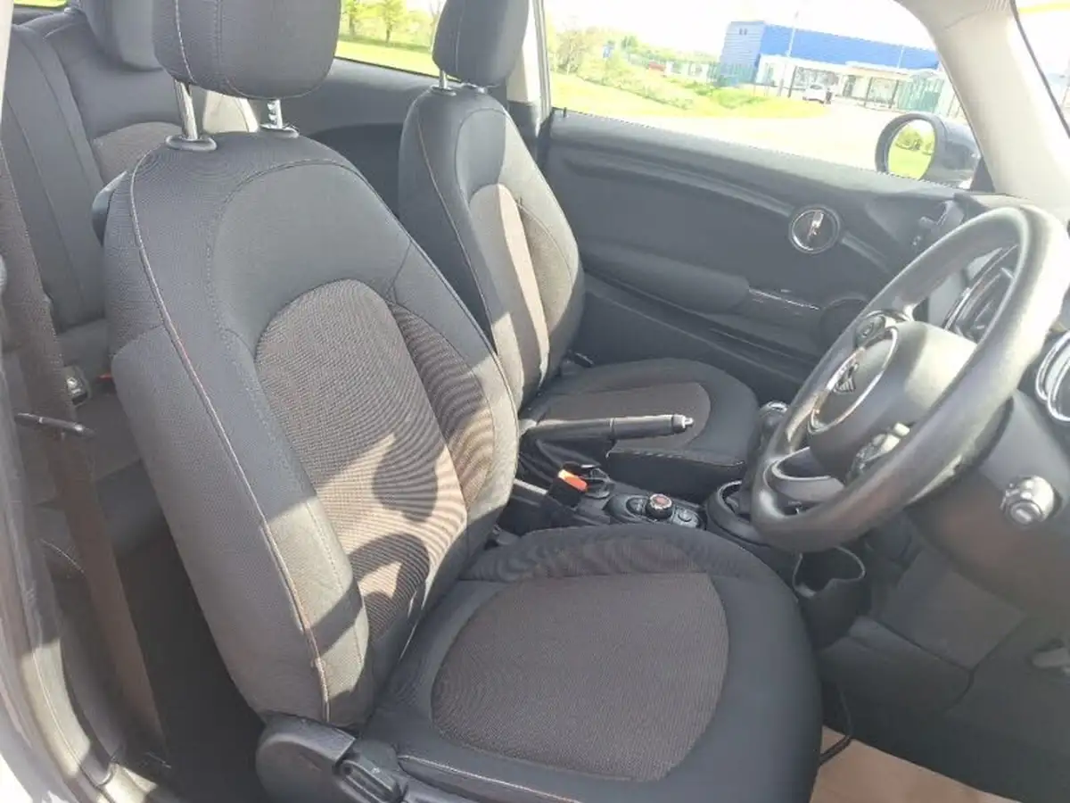 2020-mini-cooper-15-cooper-classic-nav-hatchback-3d-big-12