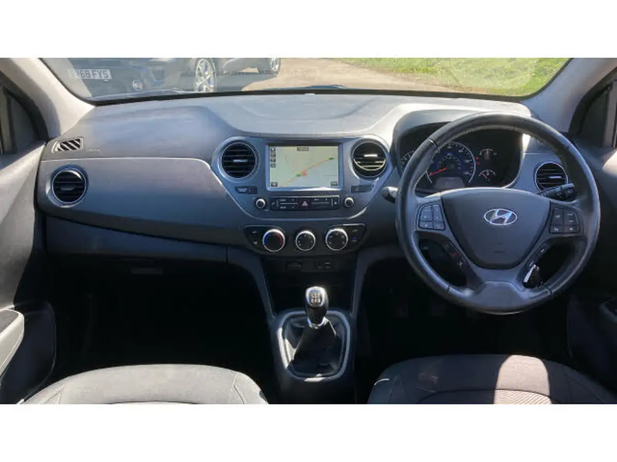 2019-hyundai-i10-10-play-big-9