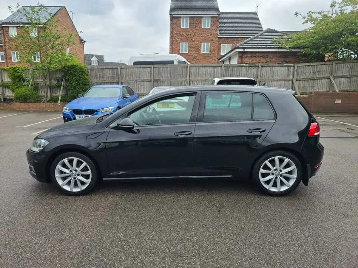 2017-volkswagen-golf-15-tsi-gt-130ps-hatchback-5d-dsg-big-4