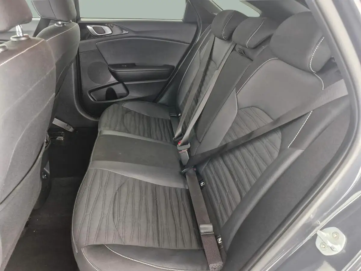 2022-kia-pro-ceed-15-t-gdi-gt-line-big-18