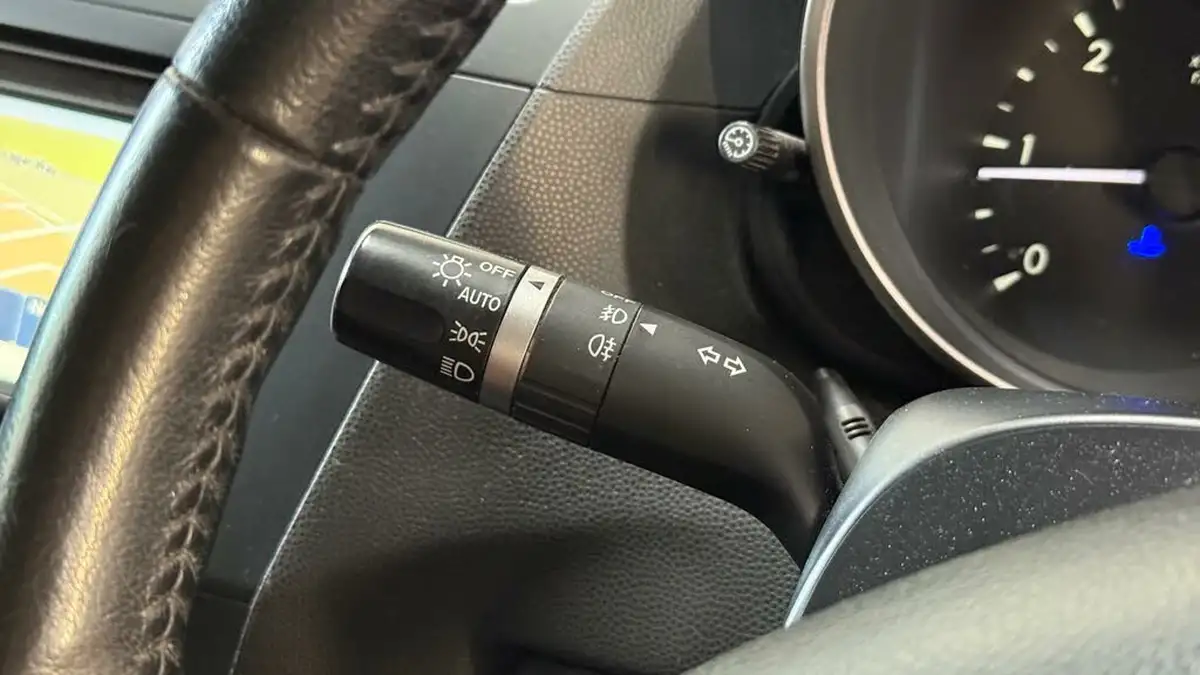 2012-mazda-mazda5-16d-sport-big-23