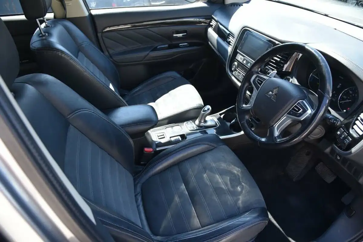 2018-mitsubishi-outlander-20-juro-phev-big-18