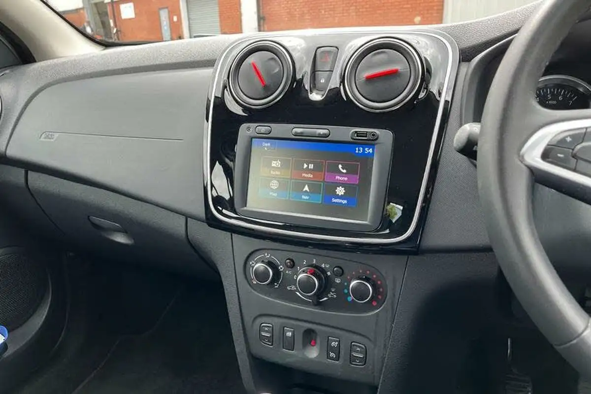 2019-dacia-sandero-stepway-09-tce-techroad-big-13