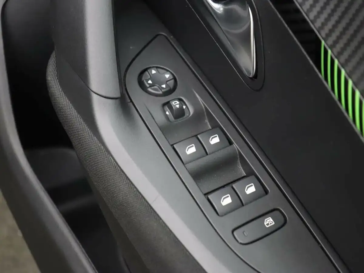 2023-peugeot-2008-suv-12-puretech-active-big-26