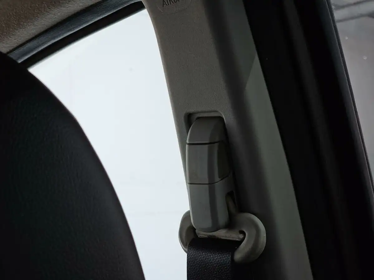 2012-nissan-note-14-n-tec-big-45