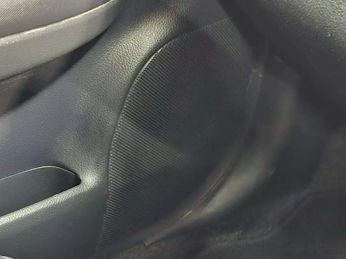 2012-nissan-note-14-n-tec-big-69