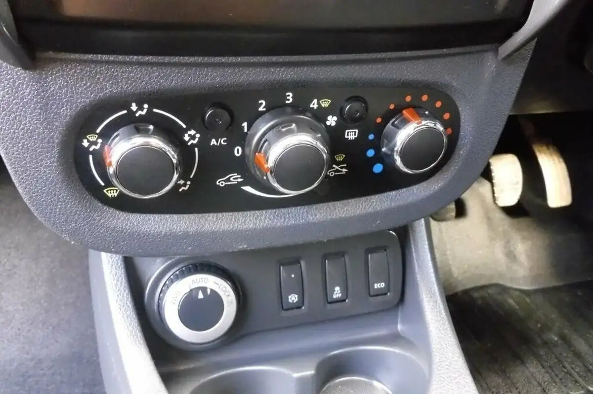 2016-dacia-duster-15dci-laureate-110hp-eu6-4x4-window-van-big-20