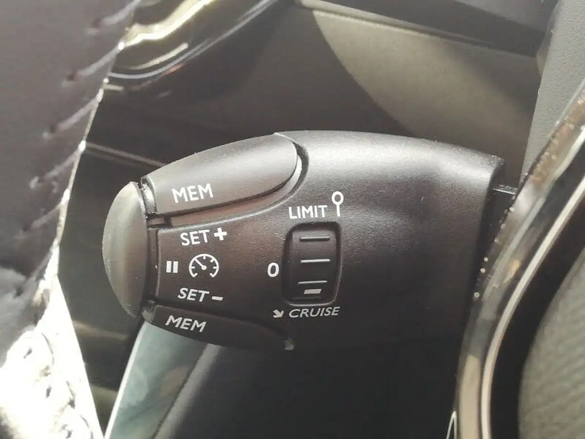 2024-peugeot-2008-suv-12-puretech-allure-130ps-big-17