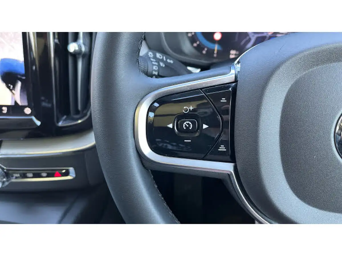 2024-volvo-xc60-20-b5-plus-big-17