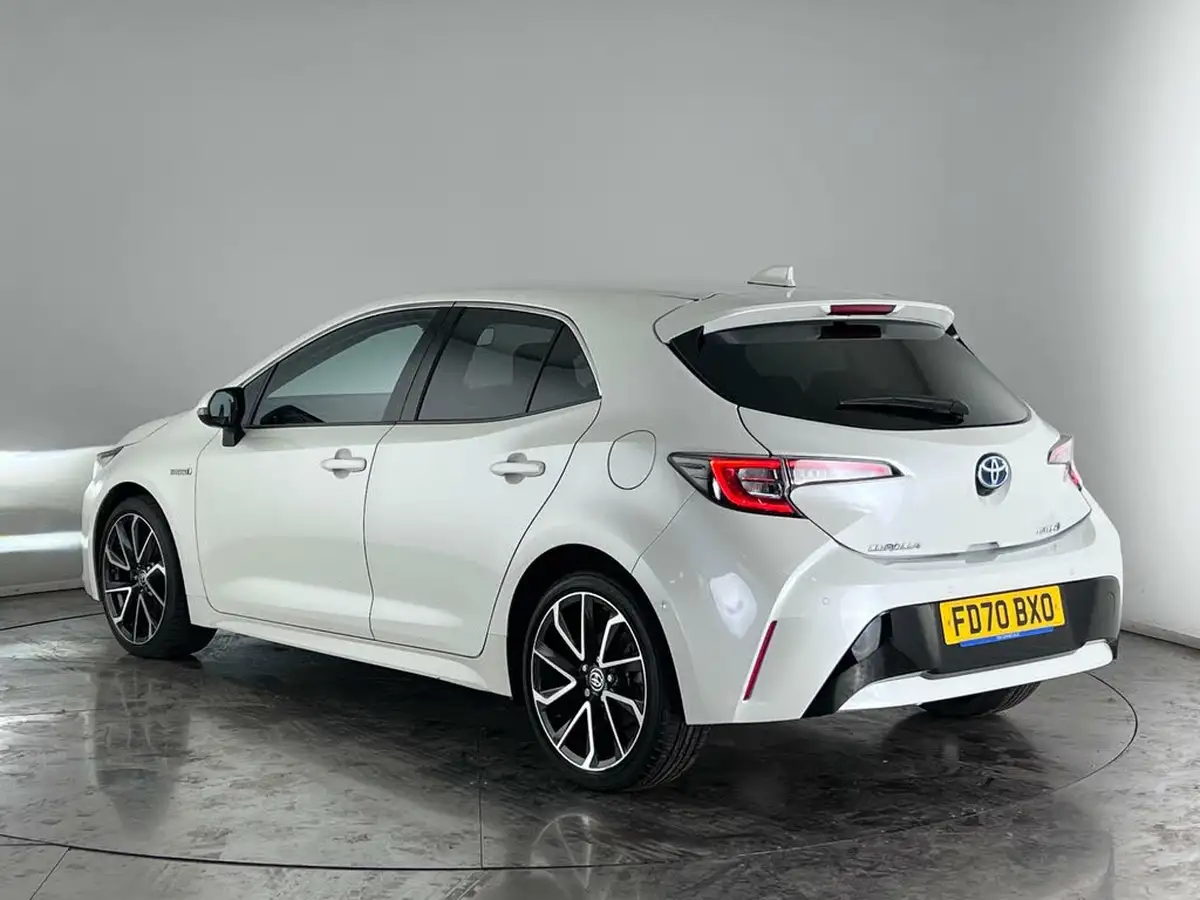2021-toyota-corolla-18-vvt-i-excel-trk-hatchback-big-3