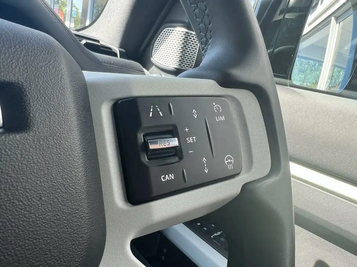 2023-land-rover-130-defender-30-p300-x-dynamic-hse-big-24