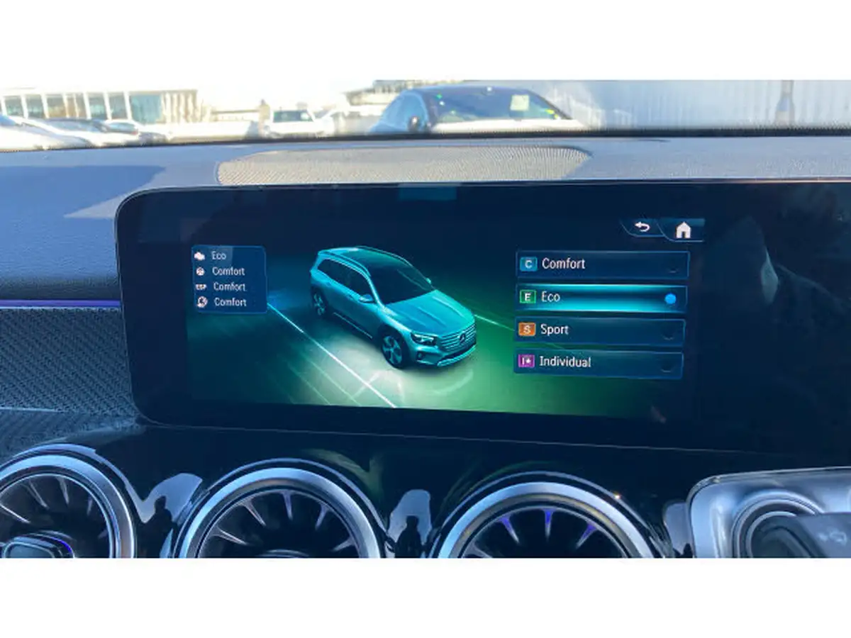 2024-mercedes-benz-glb-class-13-glb200-amg-line-executive-big-43