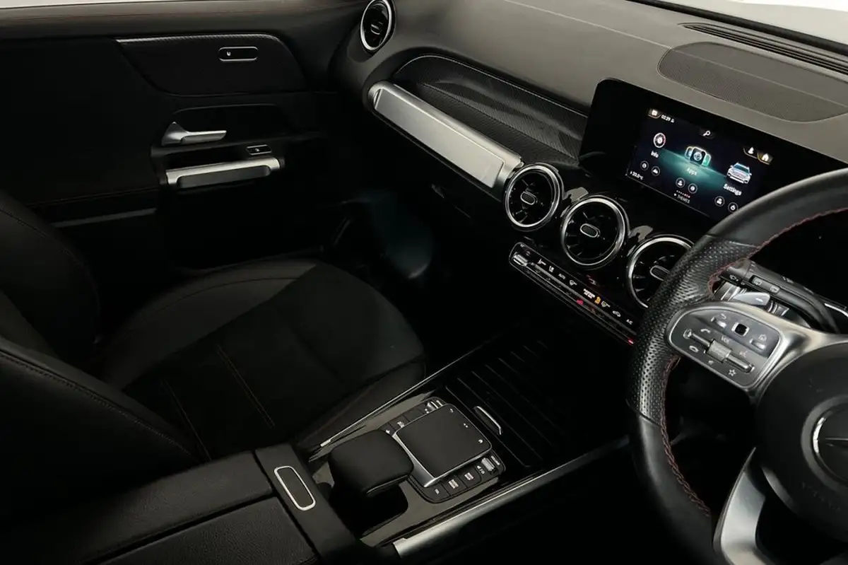2022-mercedes-benz-glb-class-13-glb200-amg-line-7g-tronic-big-20