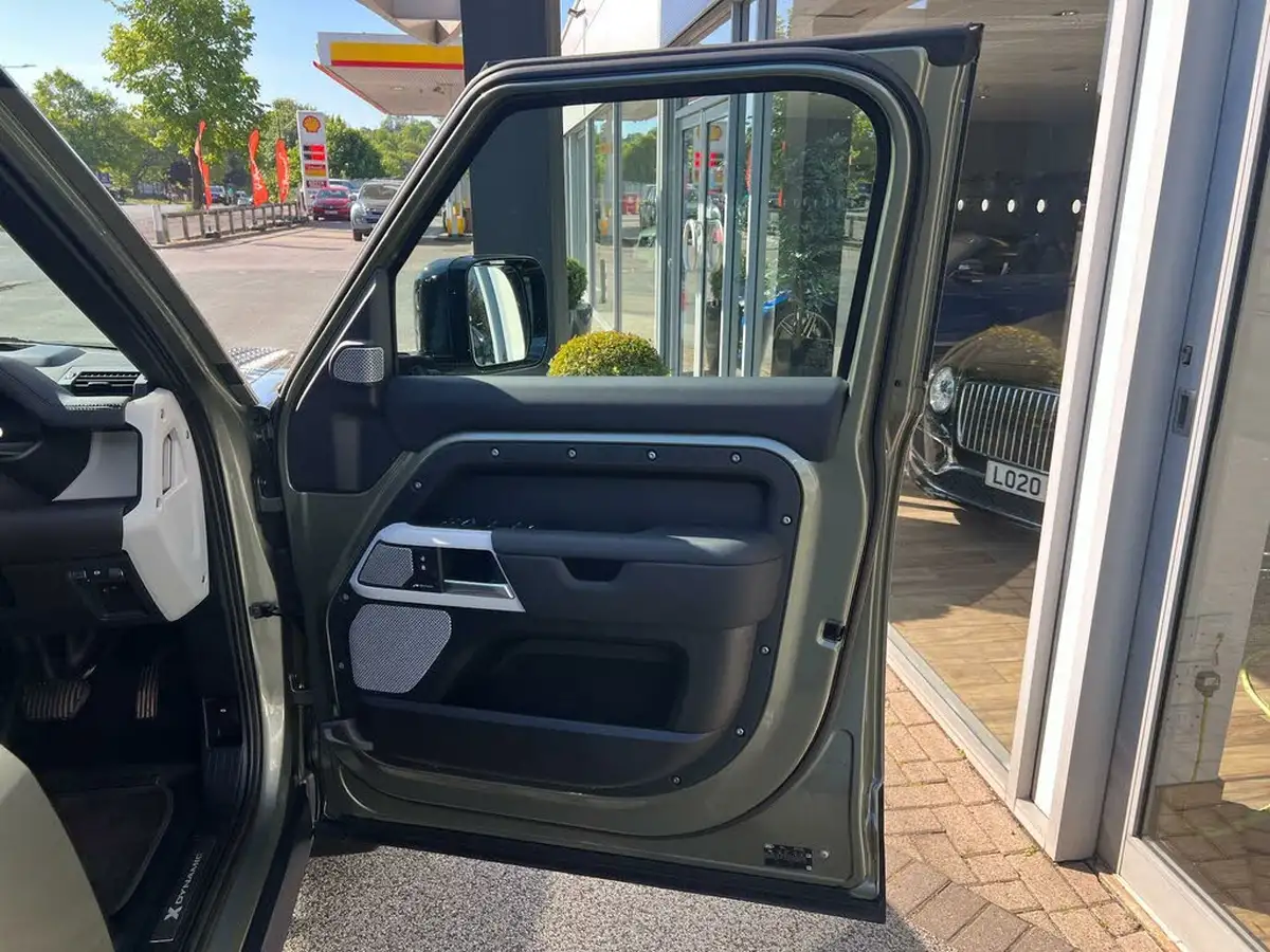 2023-land-rover-130-defender-30-p300-x-dynamic-hse-big-76