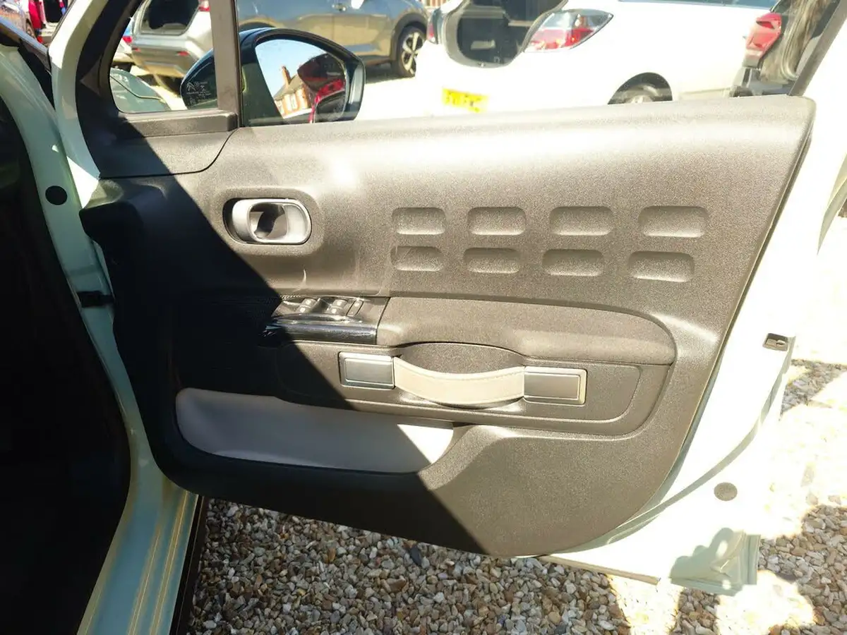 2019-citroen-c3-12-puretech-flair-110ps-ss-big-33