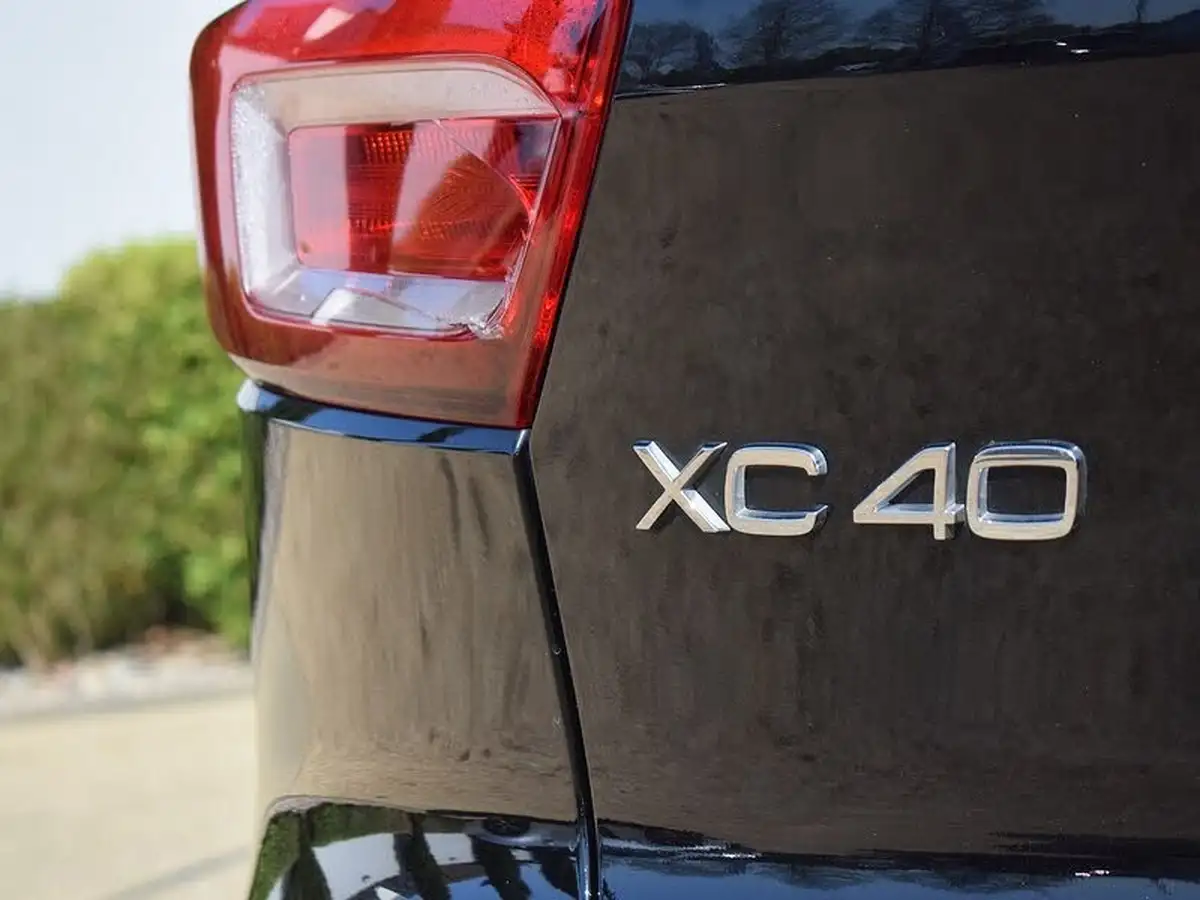 2022-volvo-xc40-15-t5-r-design-pro-big-22