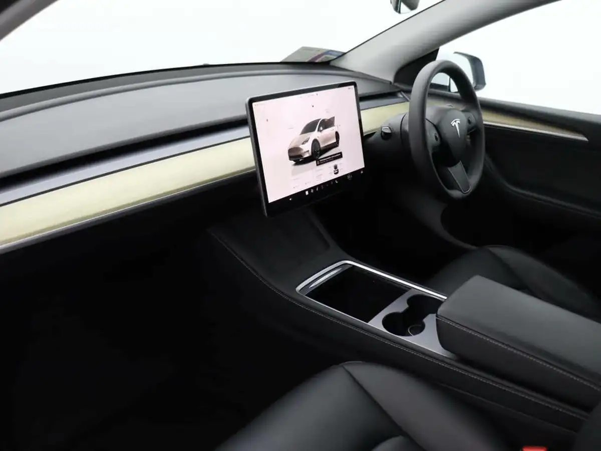 2023-tesla-model-y-e-rwd-big-7