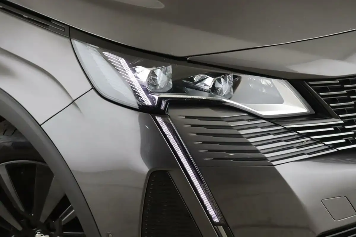 2022-peugeot-3008-suv-12-puretech-gt-big-8