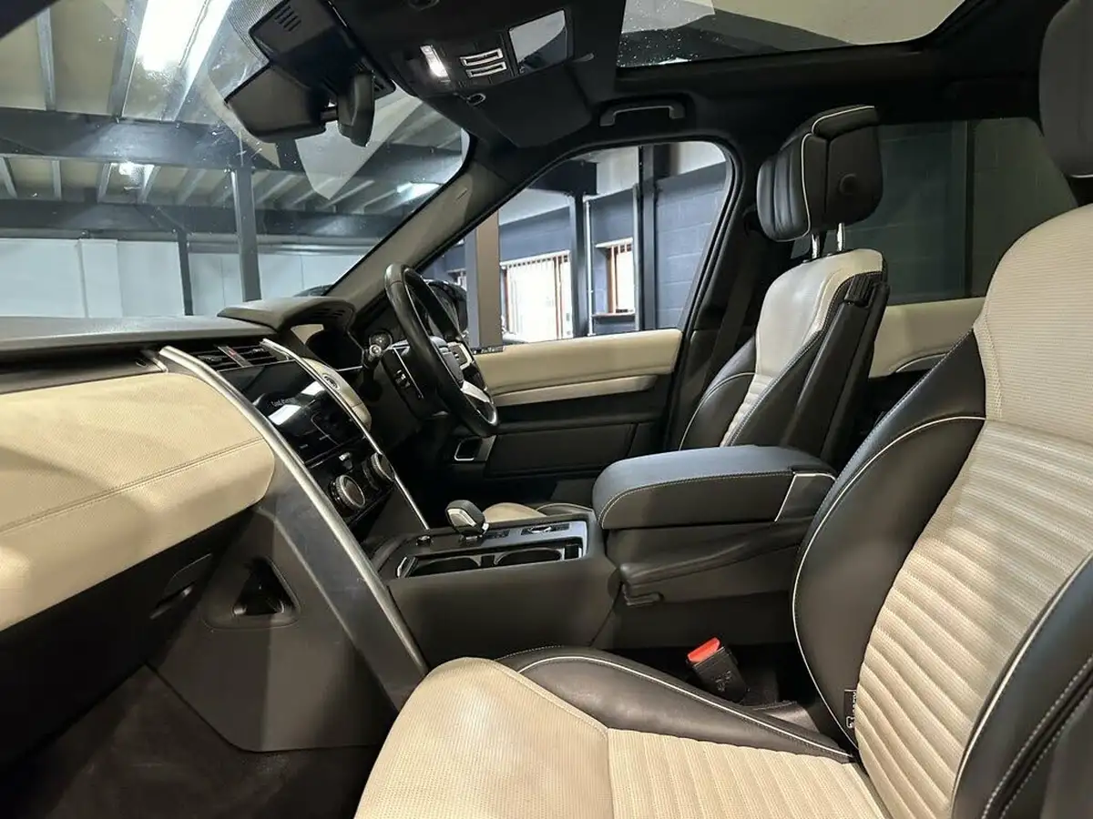 2021-land-rover-discovery-30-d300-r-dynamic-hse-big-16