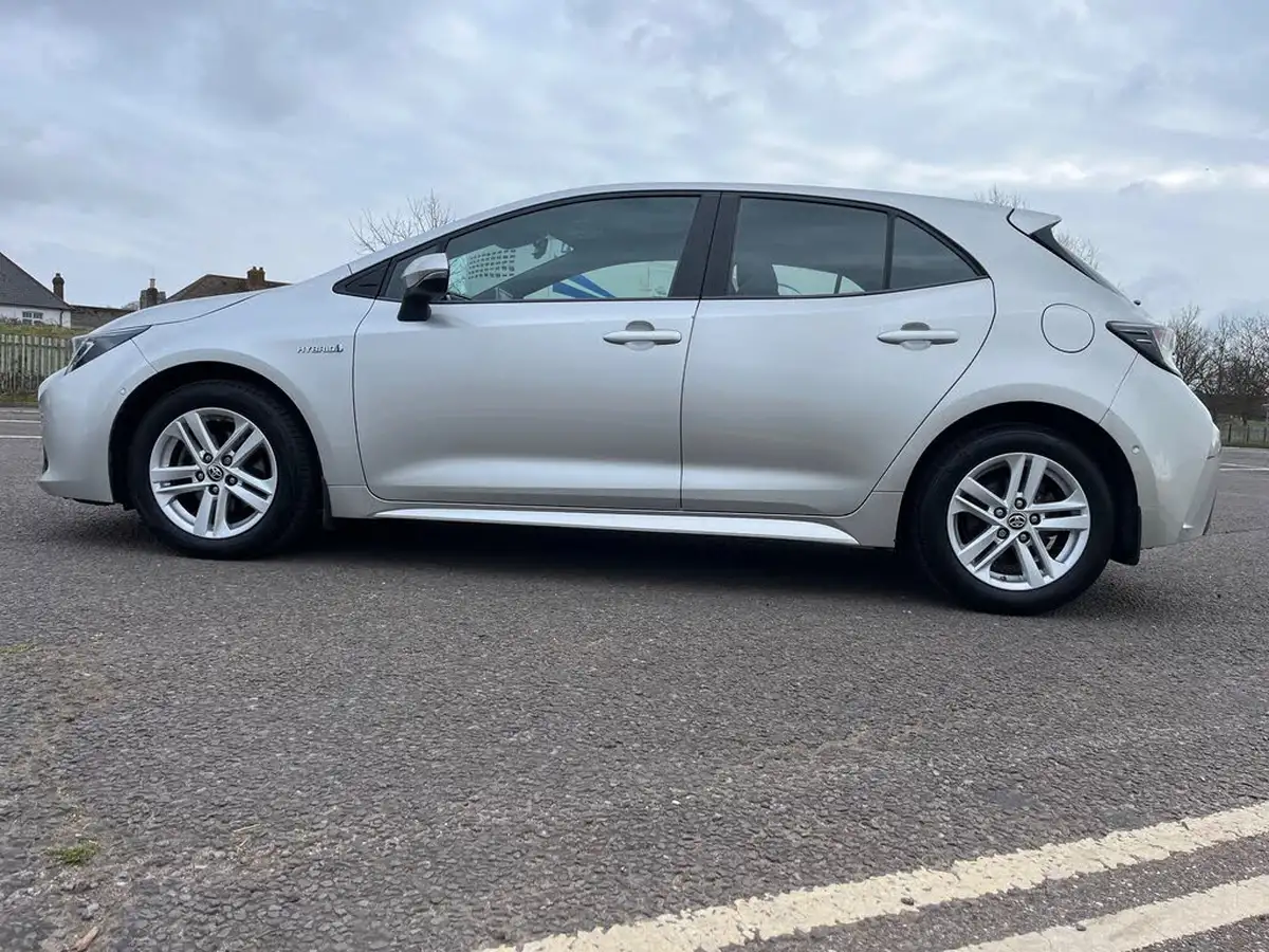 2020-toyota-corolla-18-vvt-i-icon-tech-spare-wheel-hatchback-5d-big-3