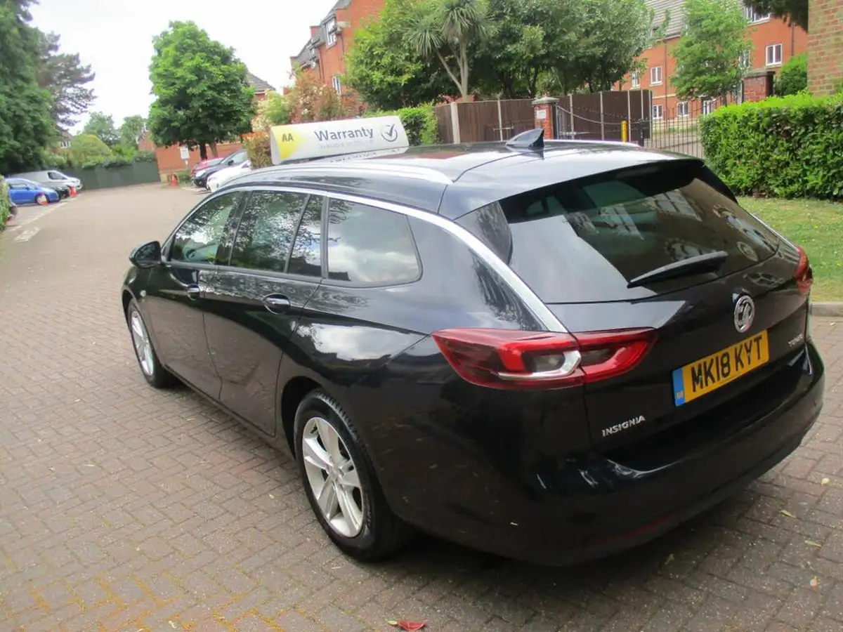 2018-vauxhall-insignia-sports-tourer-15-turbo-sri-big-9