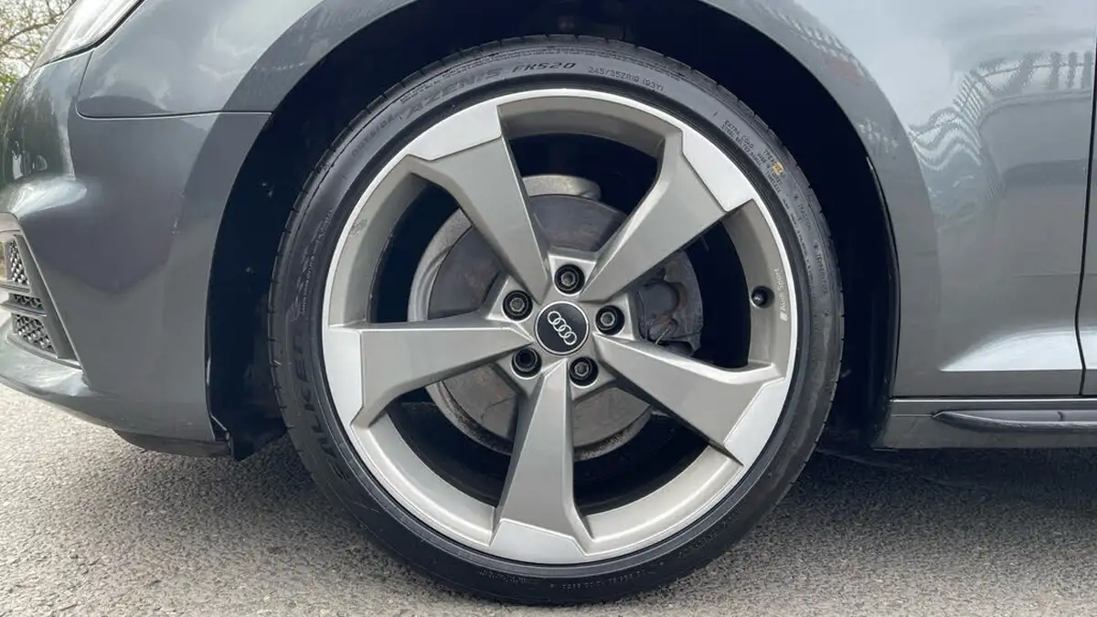 2018-audi-a4-avant-20-tfsi-black-edition-big-16