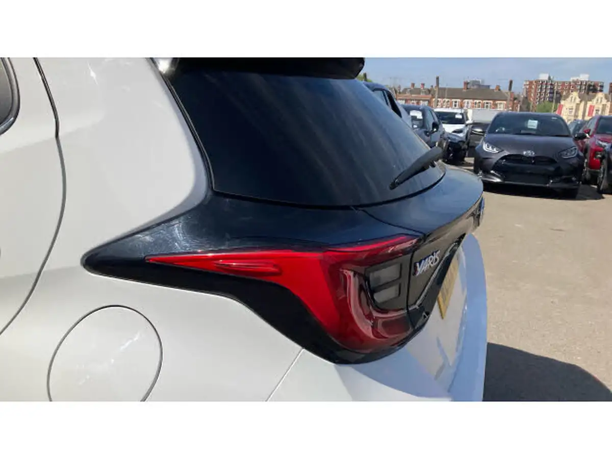 2022-toyota-yaris-15-vvt-i-excel-big-22