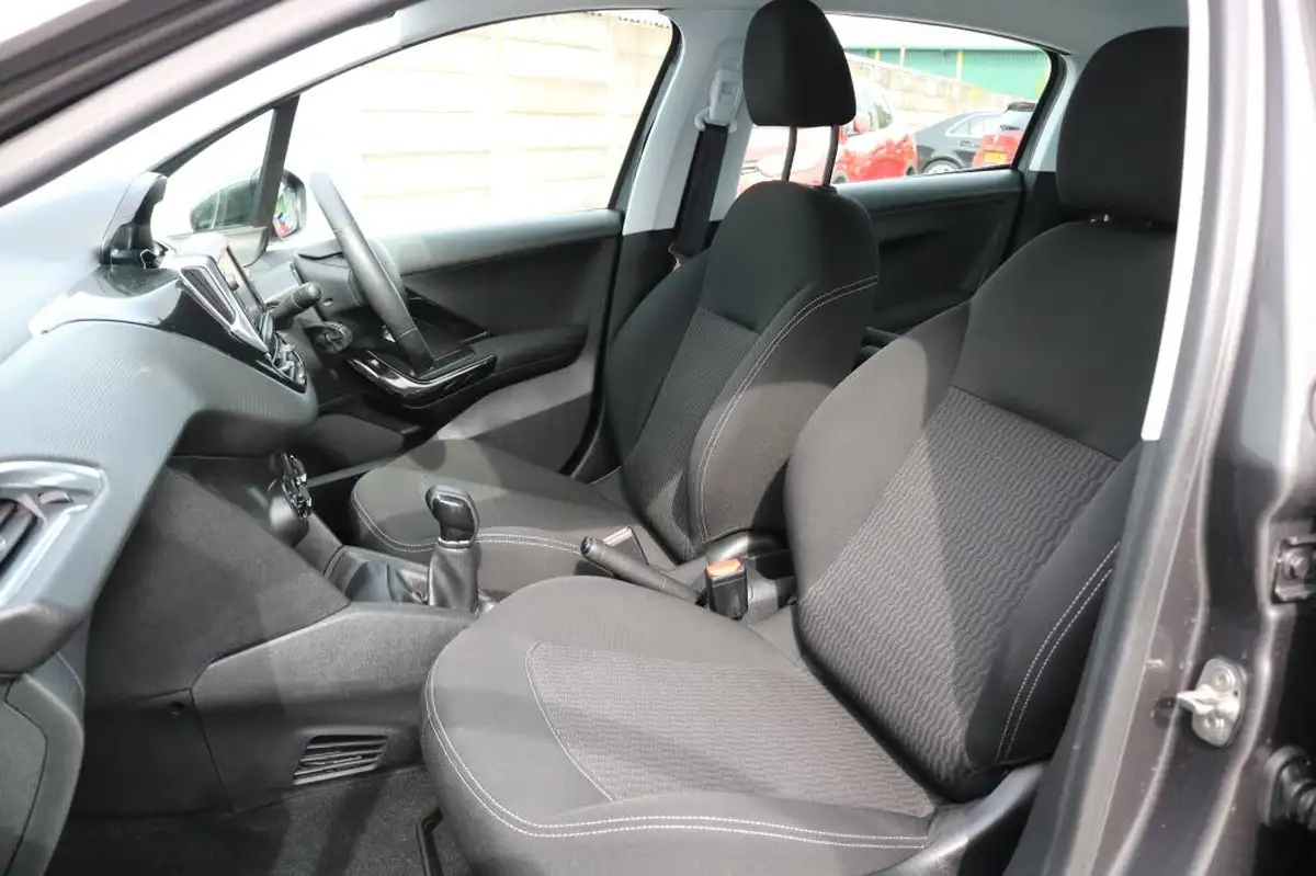 2019-peugeot-208-12-puretech-active-82bhp-ss-big-14