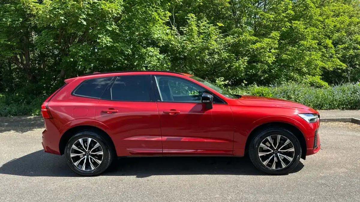 2022-volvo-xc60-20-b5-plus-big-33