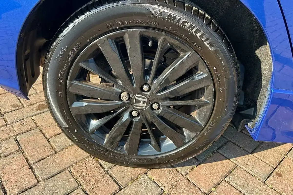 2019-honda-jazz-15-i-vtec-sport-navi-cvt-big-19