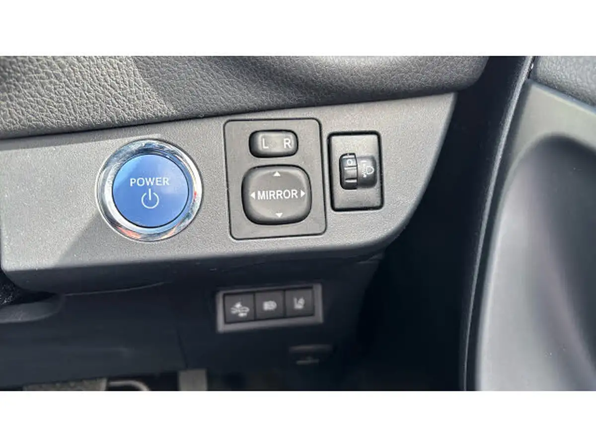 2020-toyota-yaris-15-vvt-i-y20-98bhp-hybrid-1497cc-e-cvt-big-26