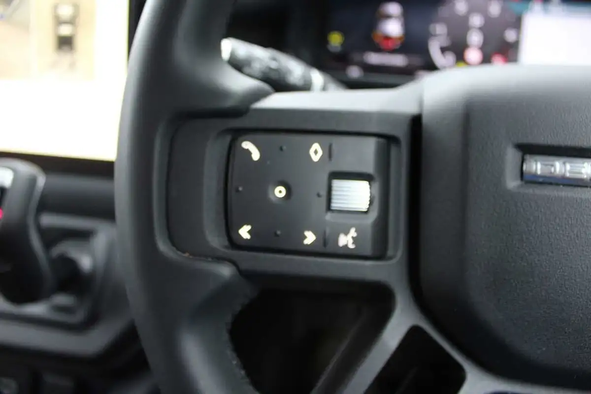2023-land-rover-110-defender-30-d300-75th-edition-big-11