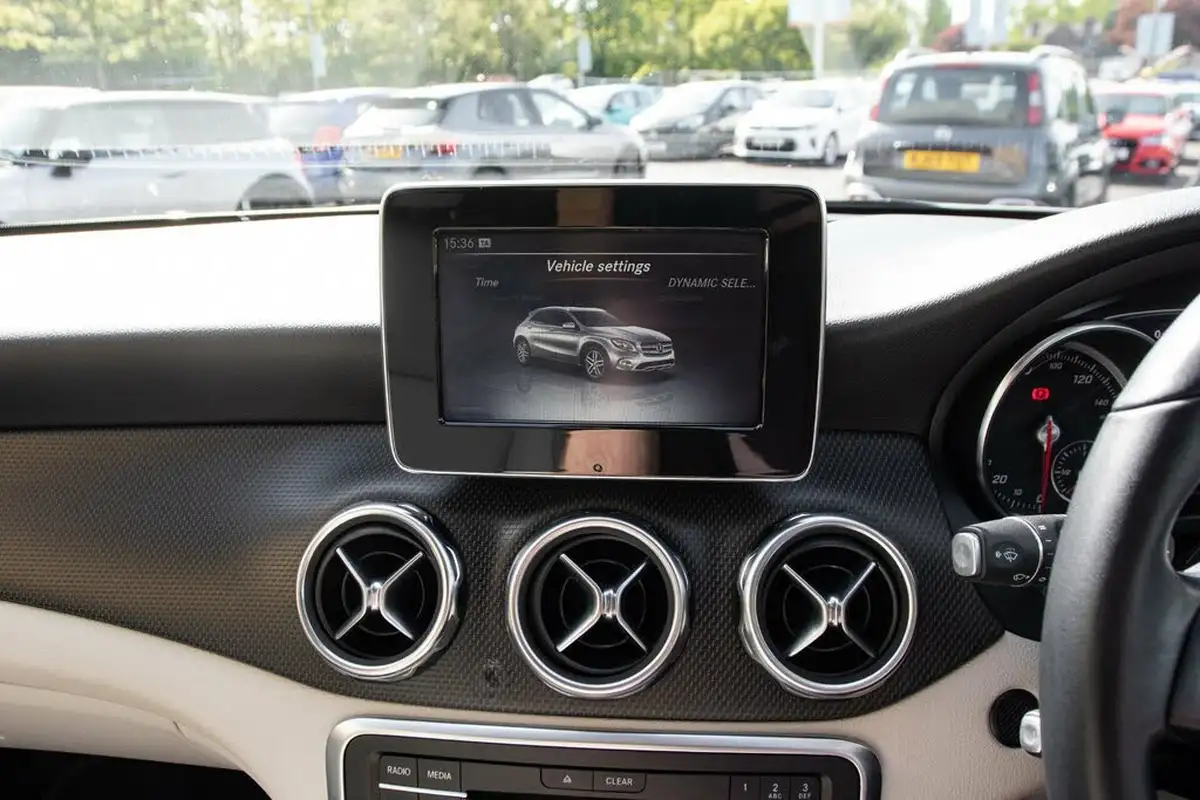 2018-mercedes-benz-gla-class-16-gla-200-se-156ps-executive-7g-dct-big-23