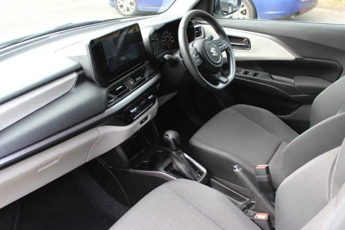 2024-suzuki-swift-12-ultra-cvt-big-17