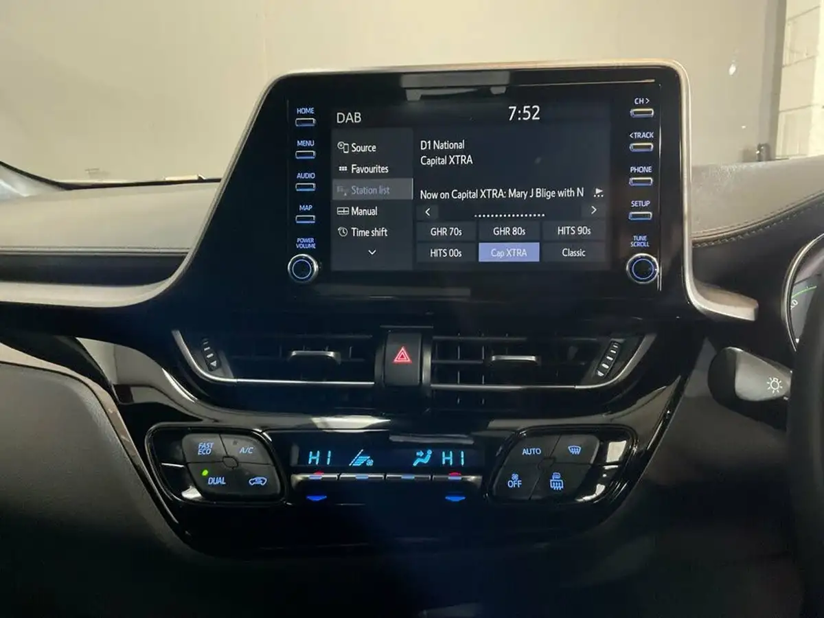 2020-toyota-c-hr-18-vvt-i-icon-parking-pack-big-45